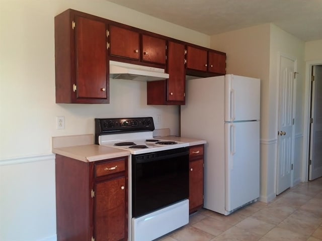 Building Photo - 2235 Rosecran Cir