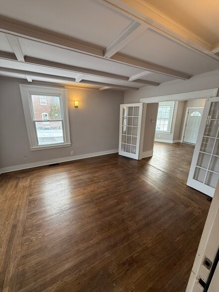 Building Photo - 184 Church St