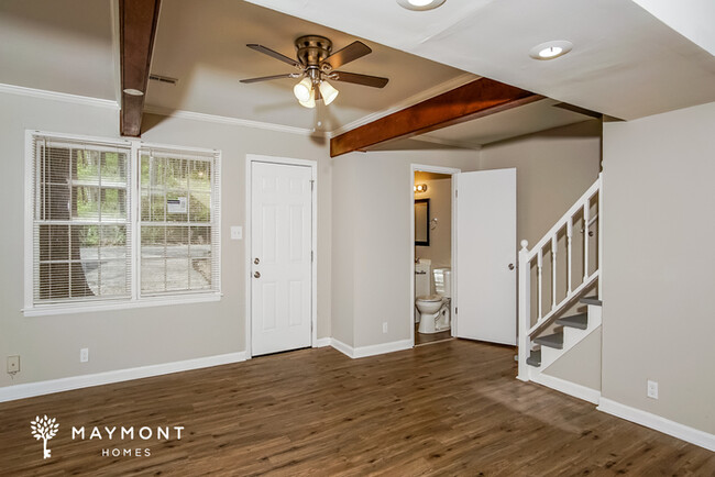 Building Photo - Charming Townhome in Huntsville!