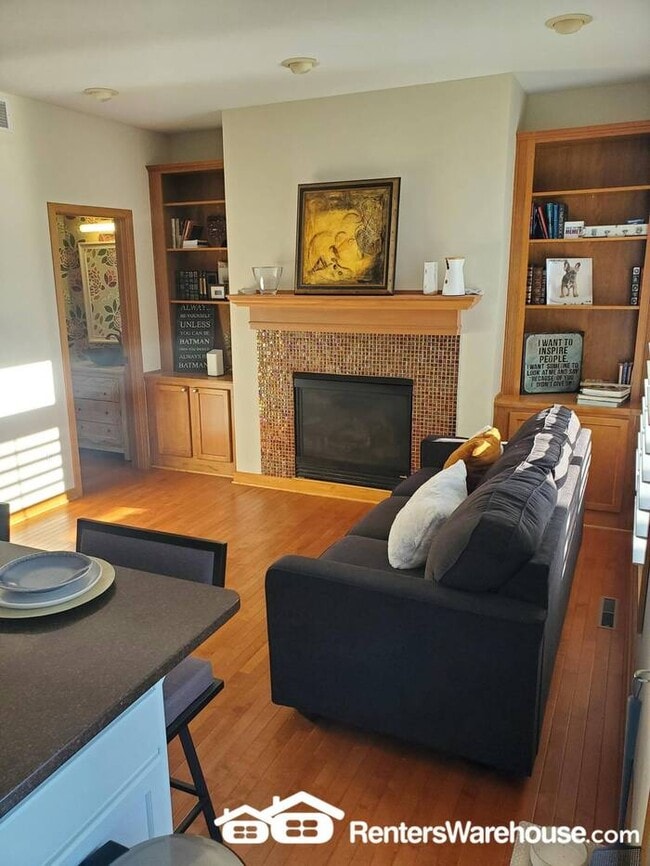 Building Photo - 2 Bedroom, 4 Bath Townhouse in a Great Riv...