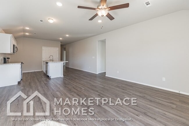 Building Photo - 981 E Starling St