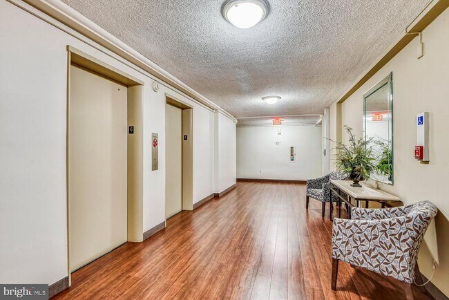 Building Photo - 6631 Wakefield Dr