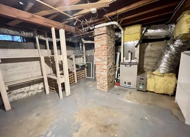 Building Photo - 1127 Clark Way