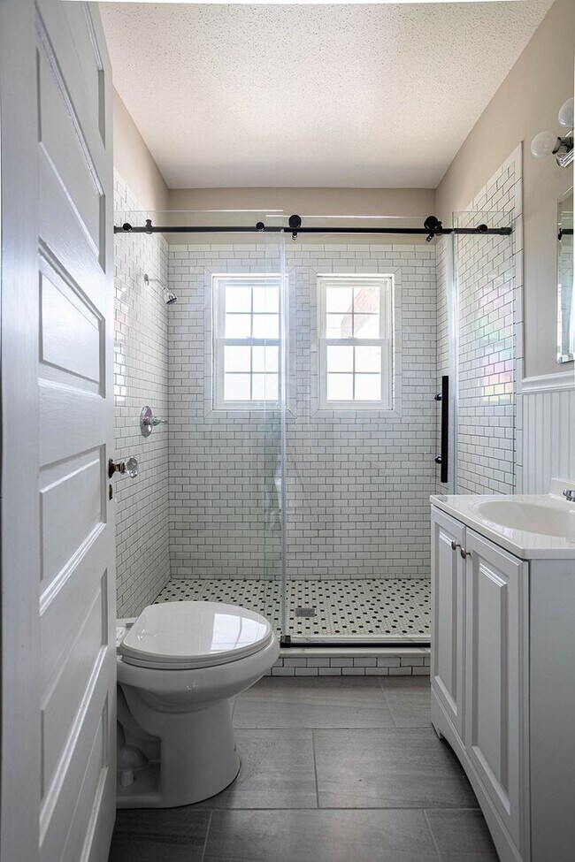 Building Photo - 20 Marion Ave