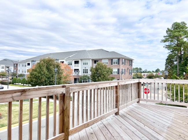 Building Photo - 551 Red Hill Rd