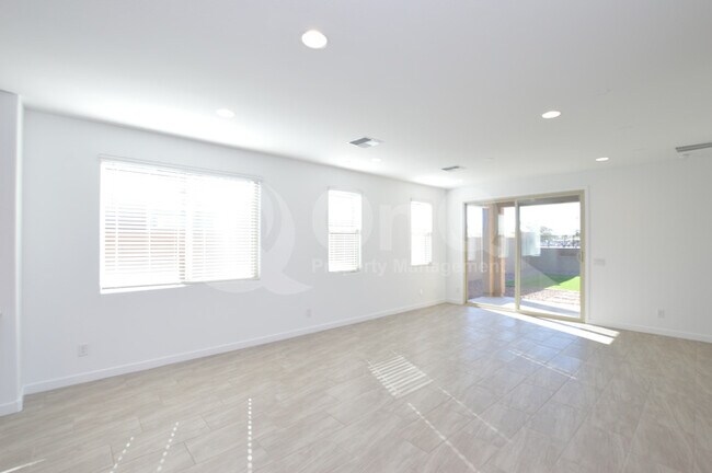Building Photo - Phoenix New Build! Cortona!