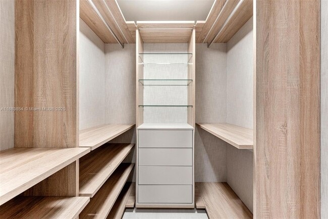 Building Photo - 1000 Brickell Plaza