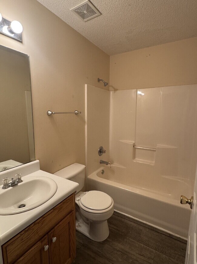 Building Photo - Brand New Listing – North Hall