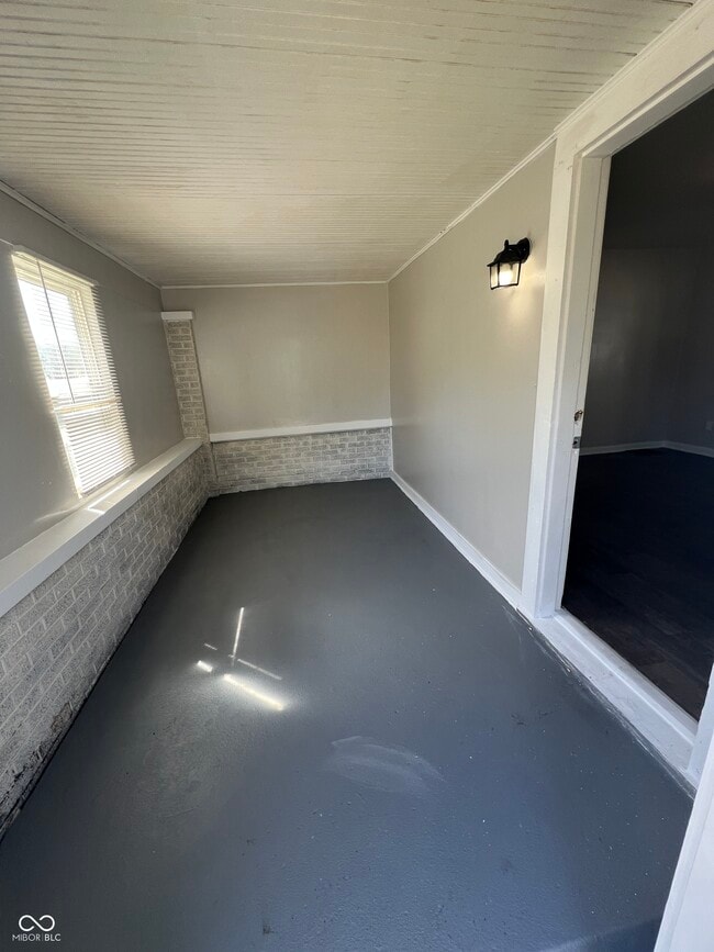 Building Photo - 320 N Sherman Dr