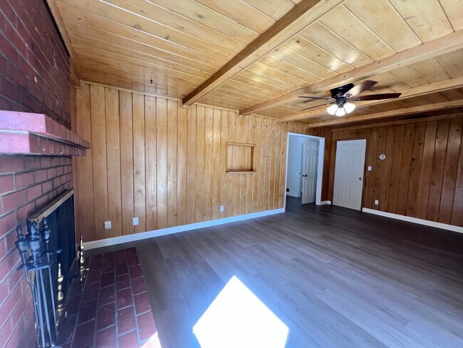 Building Photo - 37565 2nd St