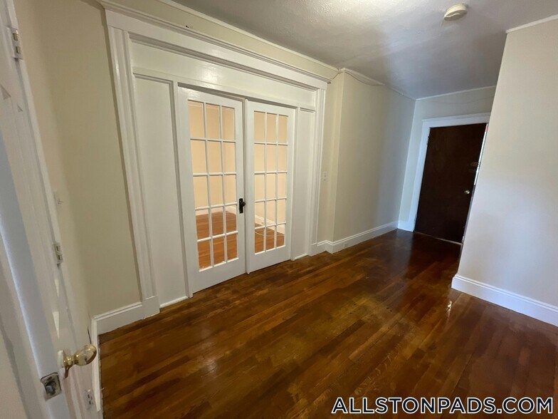 Building Photo - 110 Brainerd Rd