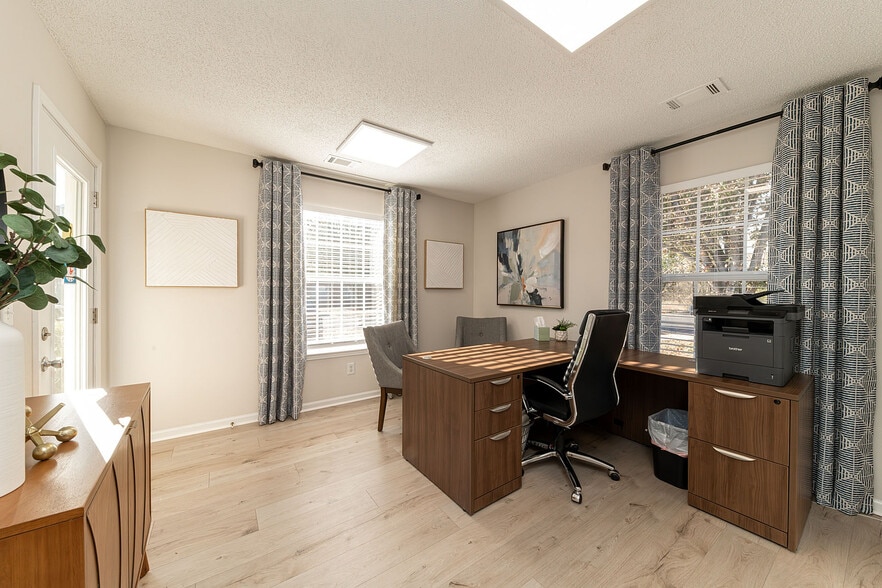 Leasing Office - Creekside