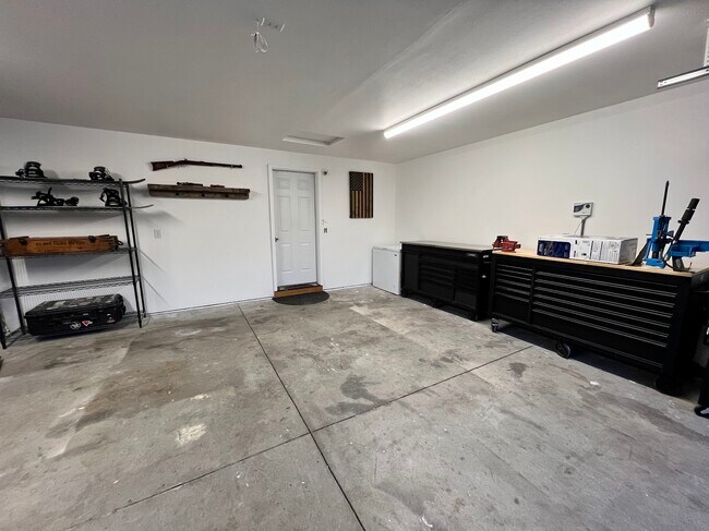 Building Photo - 3042 SW Indian Pl