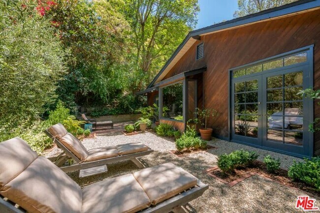 Building Photo - 3266 Mandeville Canyon Rd