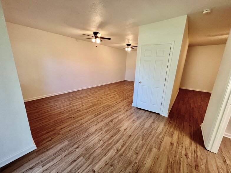 Building Photo - 717 Shady Springs Ln