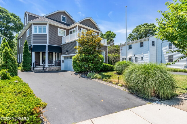 Building Photo - 609 15th Ave