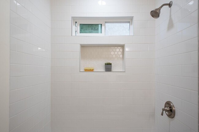 Building Photo - Van Dyke Triplex
