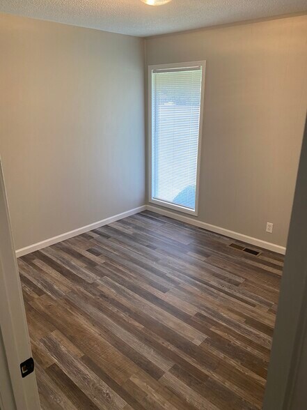 Building Photo - 1411 Stadium View Dr