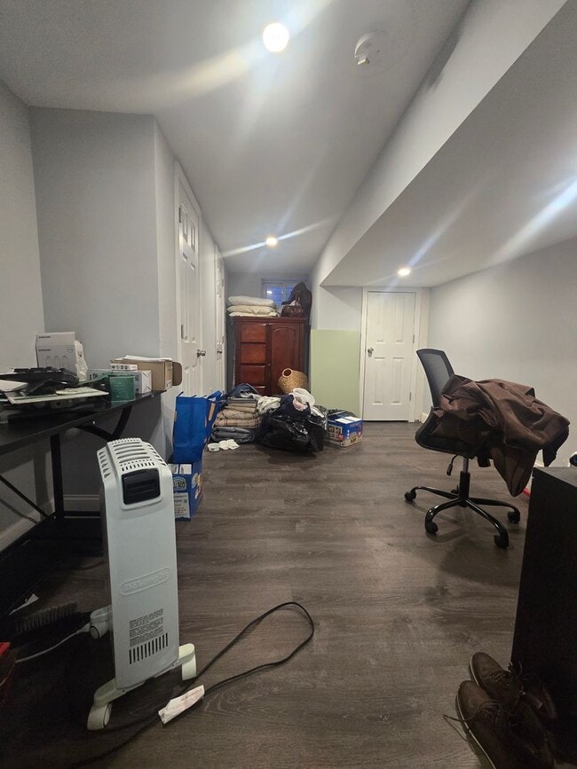 Building Photo - Spacious, meticulously renovated single family: 2-bedroom, 2 full bathroom & finished basement an...