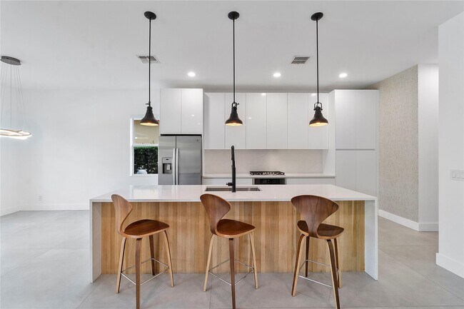 Building Photo - 12015 NW 83rd Pl