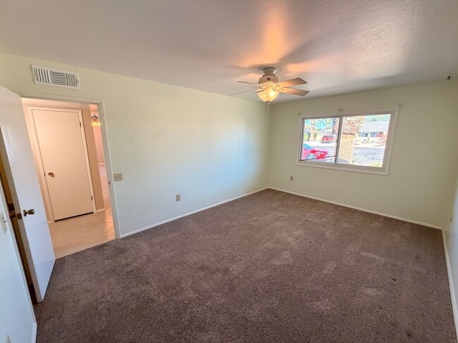 Building Photo - Large 2Bdm 2Ba Sun City Home