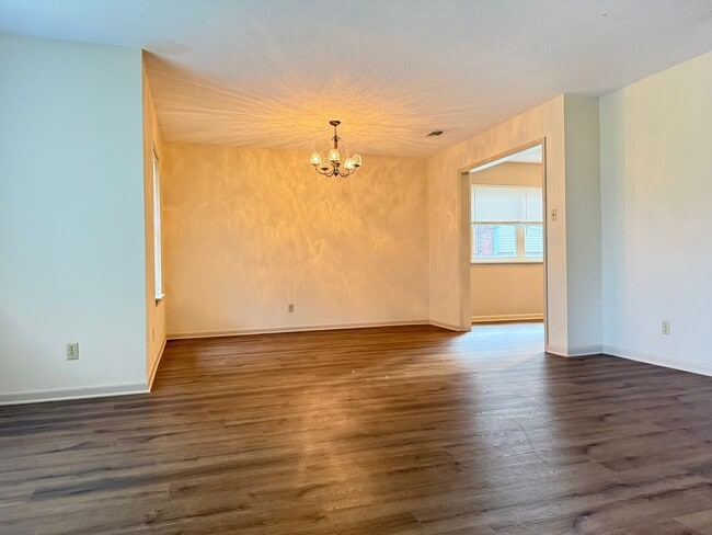 Building Photo - 4612 N Cypress St