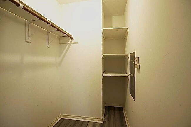 Building Photo - 16 Golf Vw Mnr