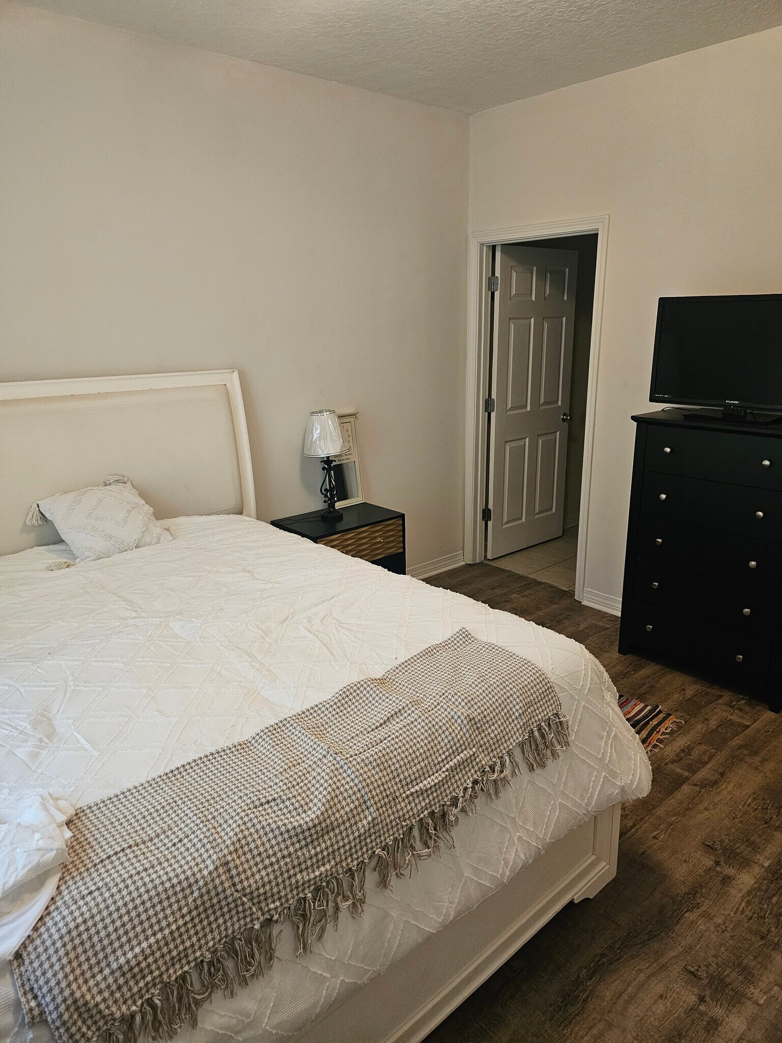 Master bedroom - 15913 Adam Rd