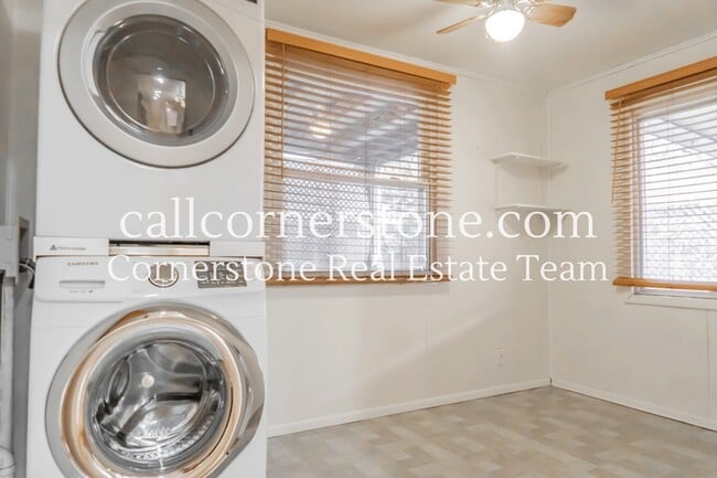 Building Photo - 411 E Cheyenne Rd