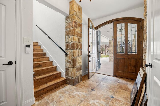 Building Photo - 322 Lake Placid Dr