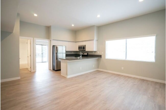 Building Photo - 3426 1st St