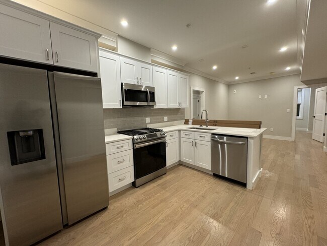 Building Photo - 162 Allston St