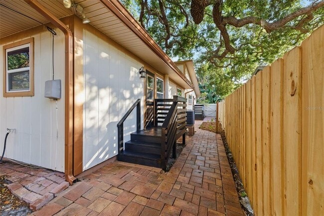 Building Photo - 4926 Camellia Way S