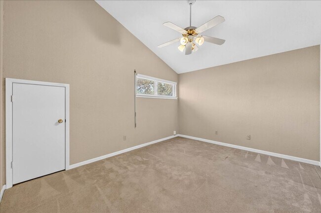 Building Photo - 5305 Greenbriar Dr