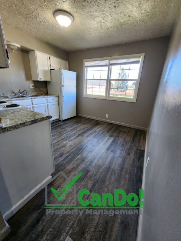 Building Photo - Now Available! Remodeled 2 bedroom, 1 bath...