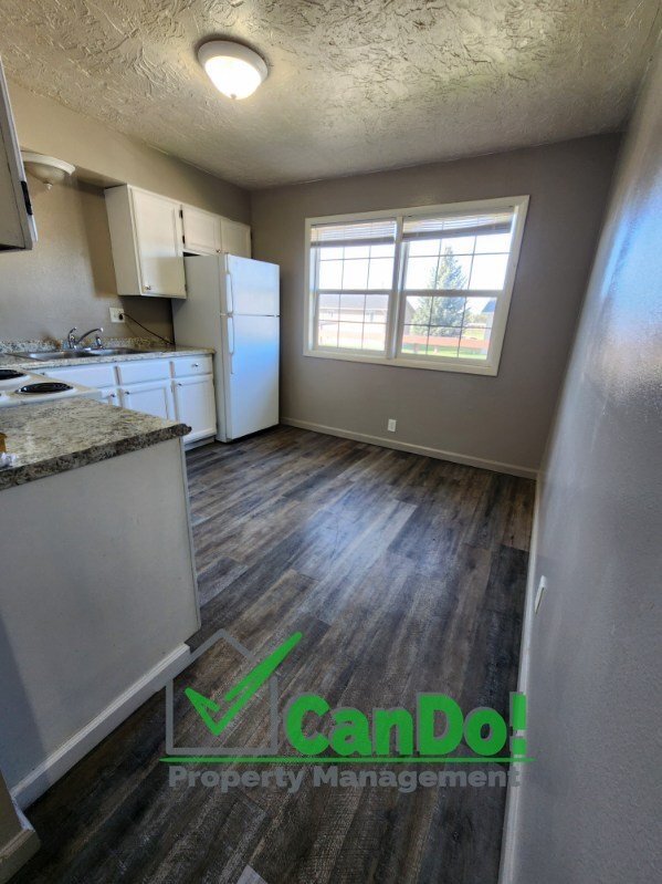 Building Photo - Now June 1st! Remodeled 2 bedroom, 1 bathr...