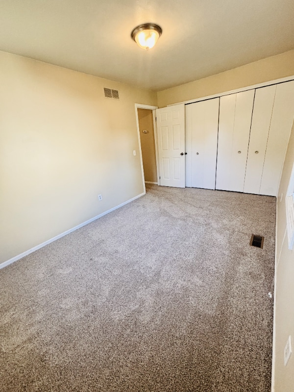 Building Photo - 116 Regents Blvd