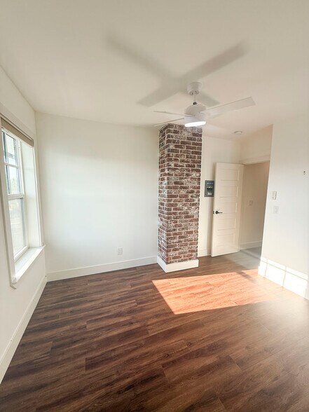 Building Photo - 780 Forest St
