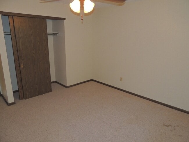 Building Photo - $995 | 2 Bedroom, 1 Bathroom Apartment | Cat Friendly | Available for August 1st, 2026 Move In!