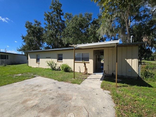 Building Photo - Charming 3-bedroom, 1-bathroom home locate...