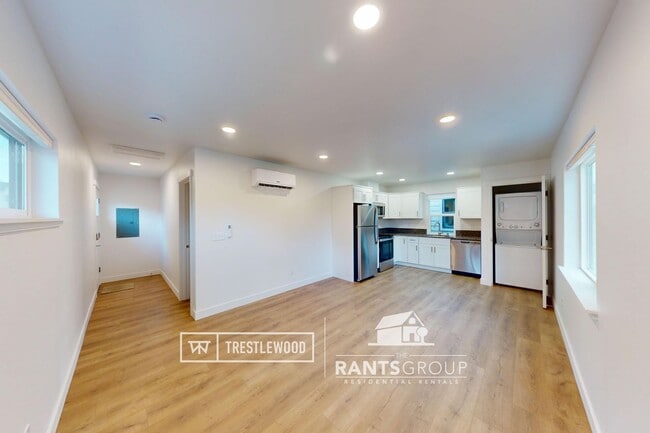 Building Photo - Easy I5 Access! 1 Bed ADU in Trestlewood!