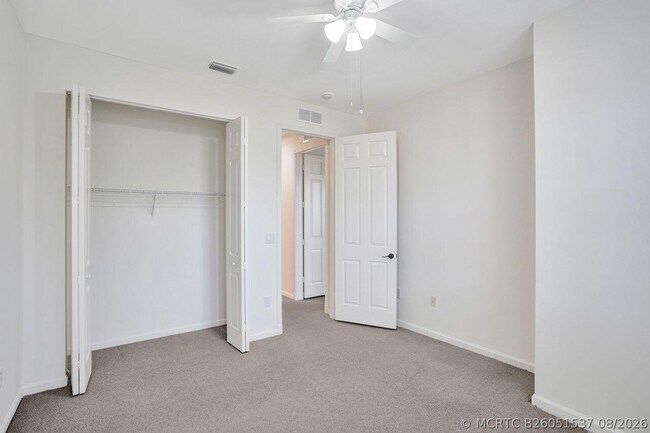 Building Photo - 606 W Circle Dr