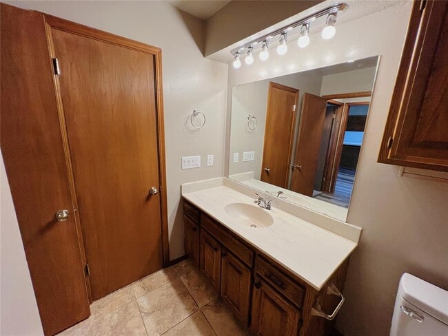 Building Photo - 213 Woodbridge Cir