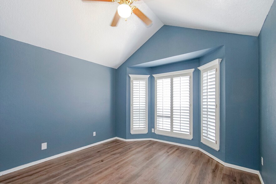 Building Photo - 918 Bella Cumbre Dr