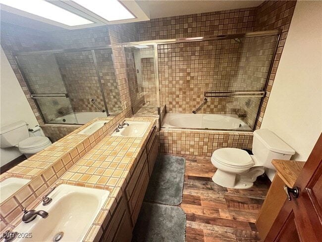 Building Photo - 5242 Dickens Dr