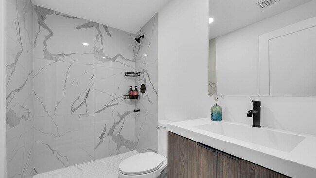 Building Photo - 415 NW 13 Ct