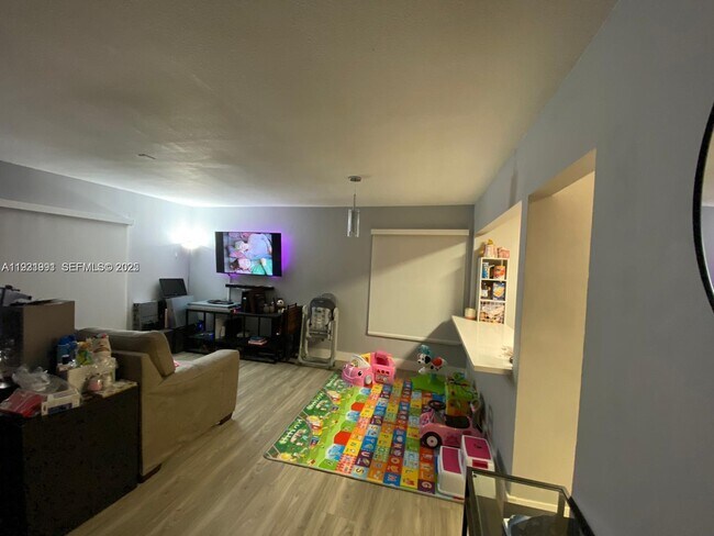 Building Photo - 455 S Pine Island Rd