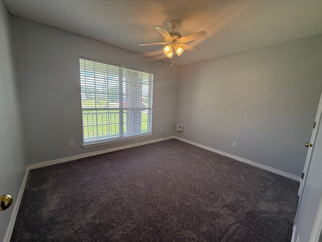 Building Photo - 4902 Chads Cir