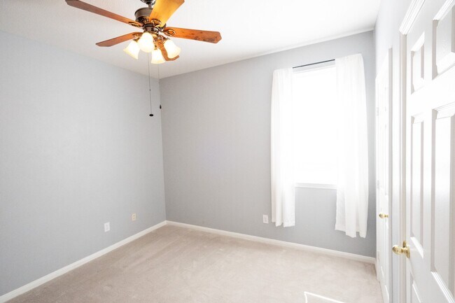 Building Photo - 22 S Lace Arbor Dr
