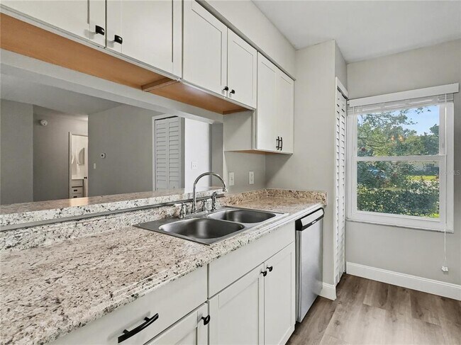 Building Photo - 109 Wild Elm Ct